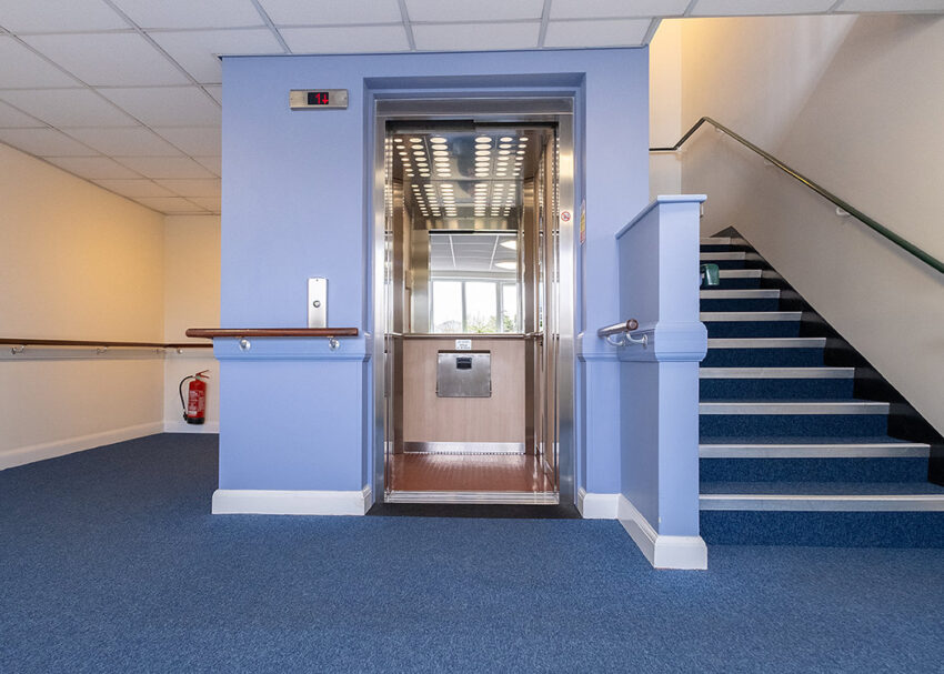 lift installation for anchor housing in Cambridge