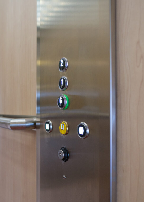 lift installation for anchor housing in Cambridge