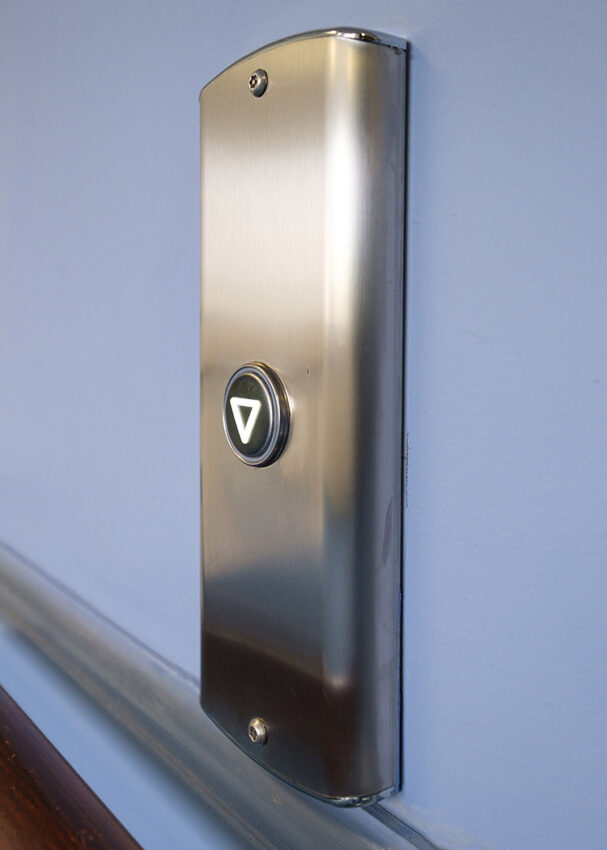 lift installation for anchor housing in Cambridge