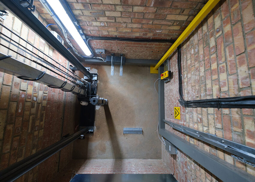 lift installation for anchor housing in Cambridge