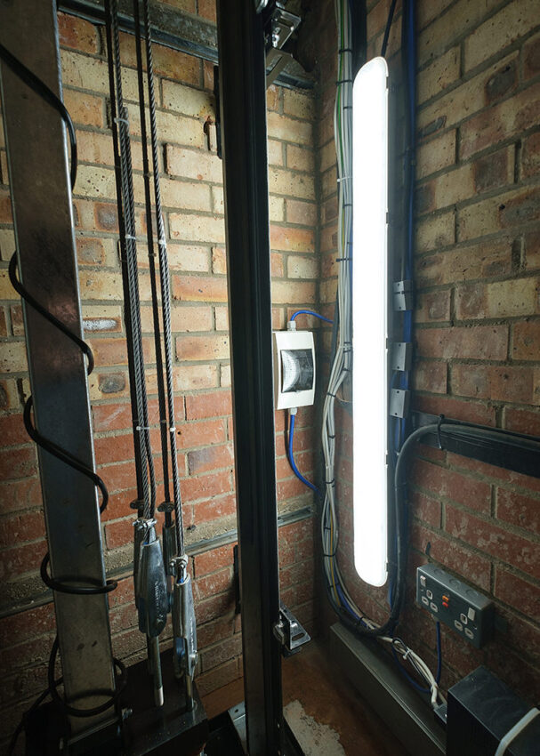 lift installation for anchor housing in Cambridge