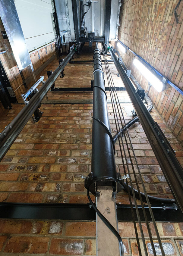 lift installation for anchor housing in Cambridge