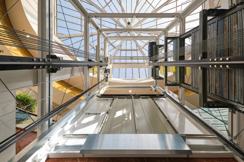 Scenic glass lift installation